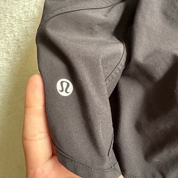Lululemon Tracker Short V - Picture 4 of 9